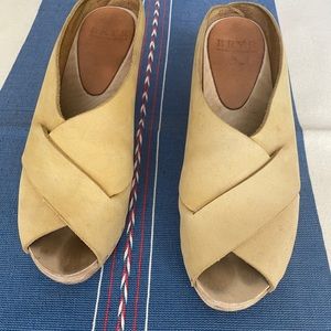 Bryr Hand Made Clogs - Pale Yellow Leather